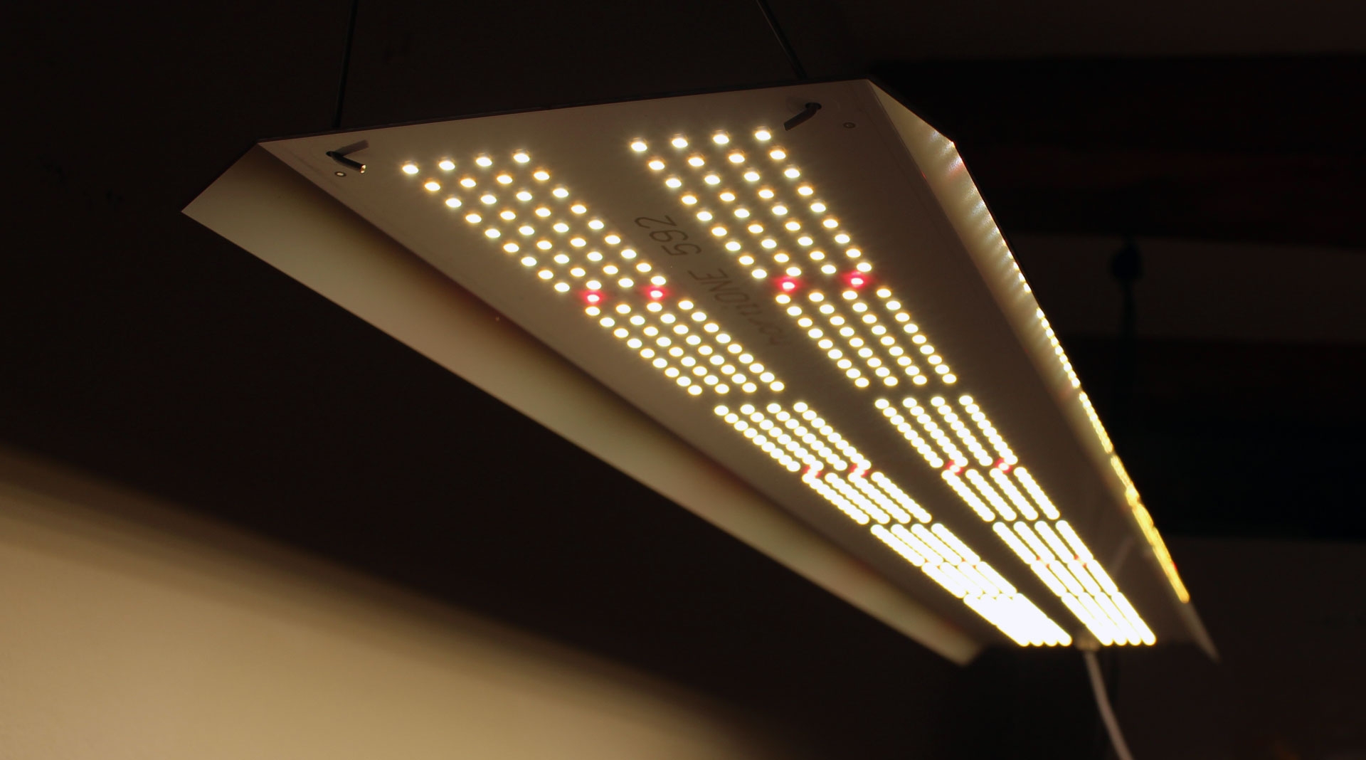 hortiONE 592 LED Pflanzenlampe 190W